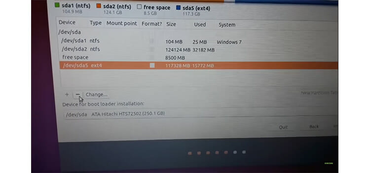 Installing Ubuntu from the Bootable USB drive 8b